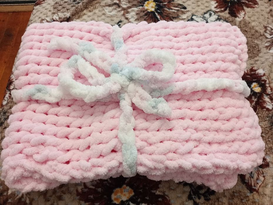 Ръчно плетени от прежда алиезе пуфи