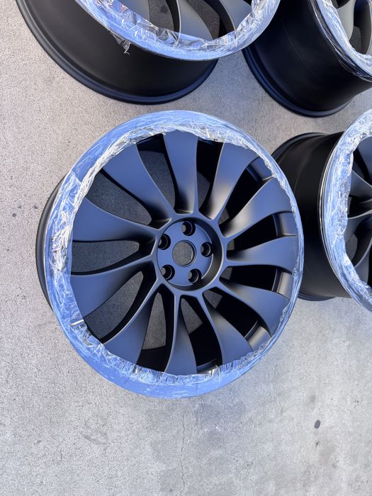 Jante originale Tesla Y pe 21” impecabile, reconditionate profesional