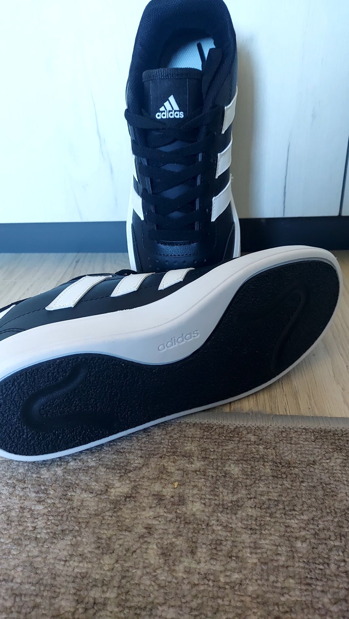 Маратонки adidas 40номер.