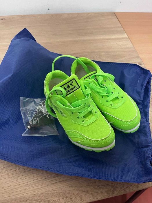 Детски шпайкове за лека атлетика 30 номера (17-17,5см) Пловдив