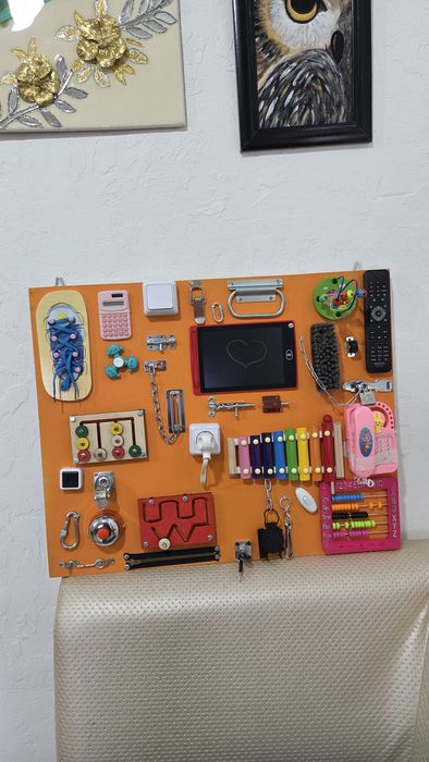 Бизиборд с 34 элементами для развития детей