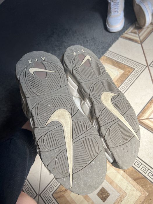 Vand Nike air uptempo marime 42 nu au bule sparte