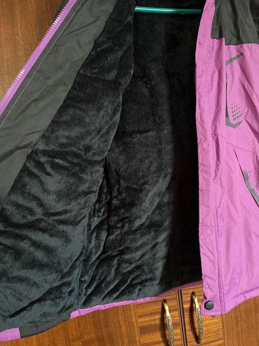 Продам новую женскую верхнюю одежду