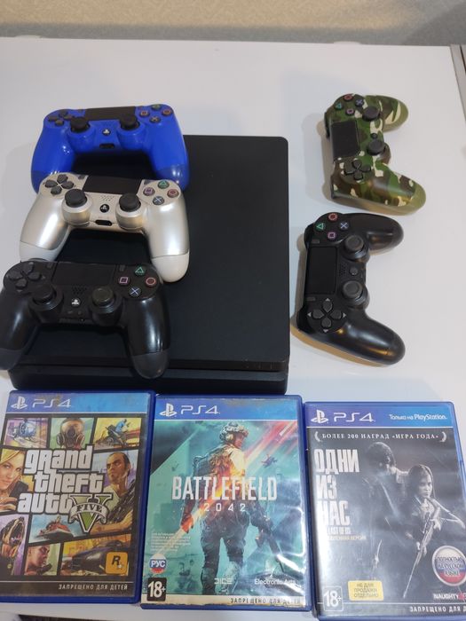 PlayStation 4 / 1Tb / +5 геймпадов