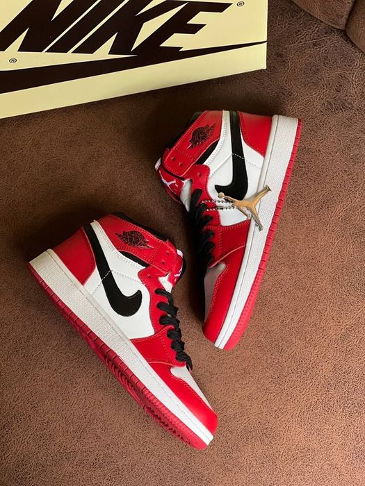 Nike Jorden  calitate foarte bună