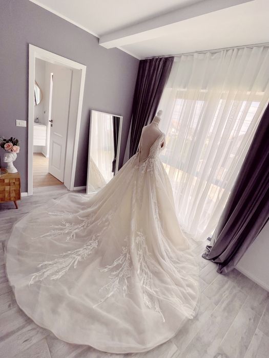 Vand rochie de mireasa demetrios colectia platinum