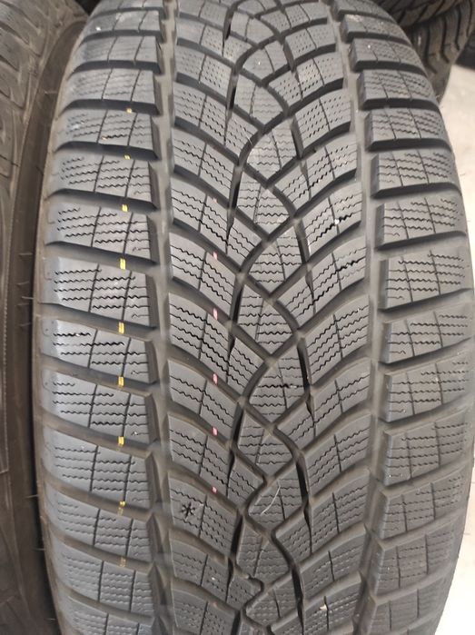 255/45/20 Goodiyer 4бр