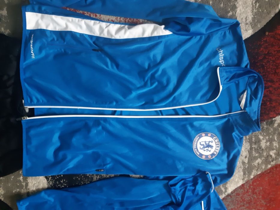 Set echipament fotbal cu jambiere "UhlSPORT" !