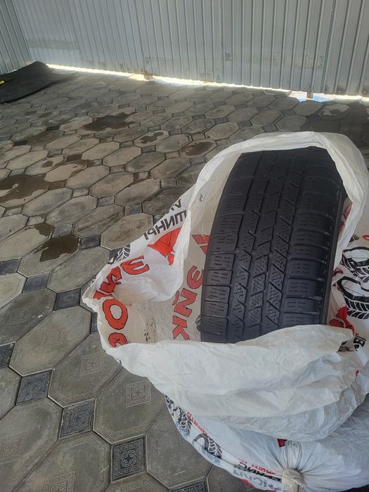 Продам  шины  235/55/19 Continontal  в отличном состояние