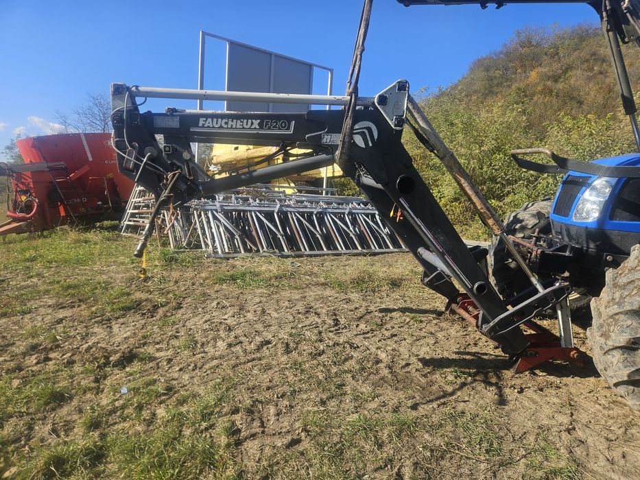 Încărcător frontal Faucheux F20 pentru tractor Renault