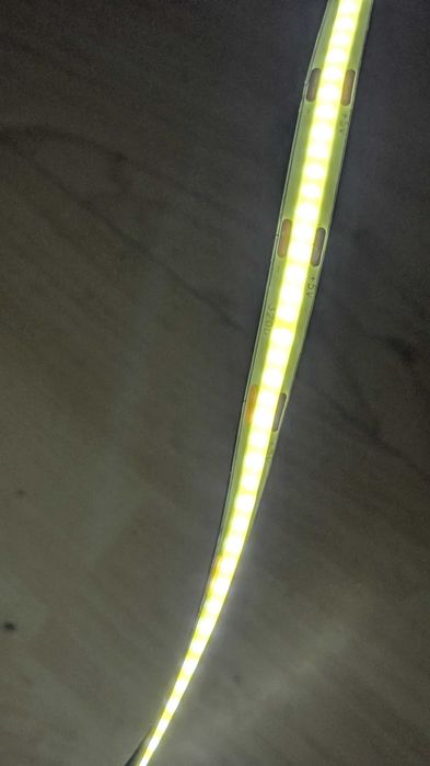 Banda led 320 led/m, lungime 4m, întrerupător dinabil, incarcator usb