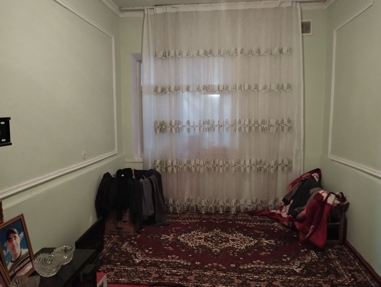 Uy sotiladi 5 sotix yer maydoni hamma sharoitlari joyda Manzil Ziyokor