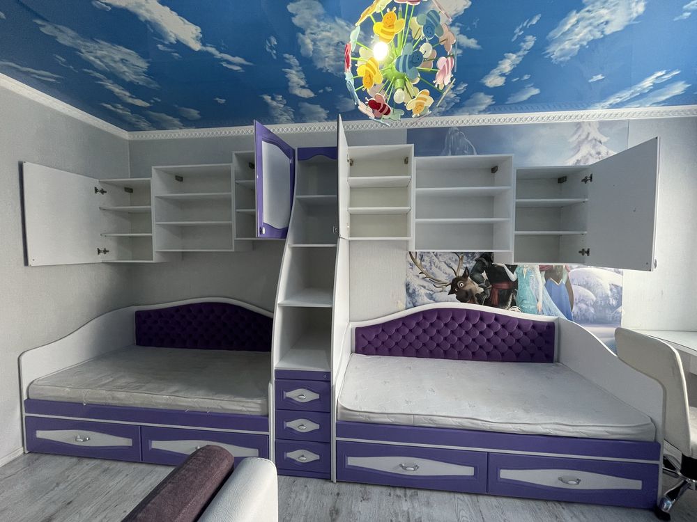 Мебель для детской спальной,( шкафы и кровати ), стол