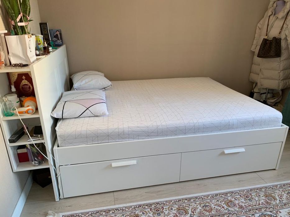 Спальная кровать