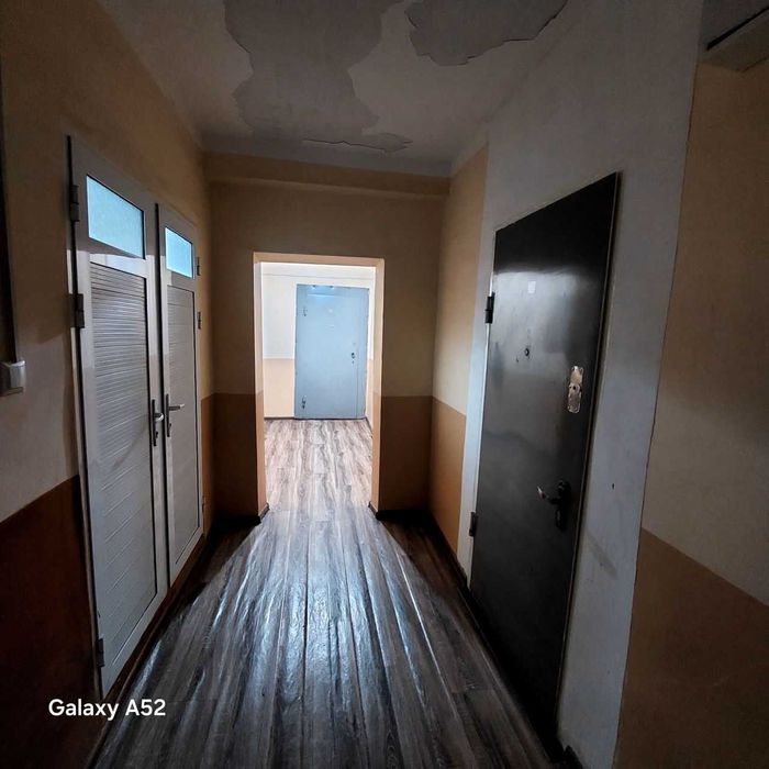 Продаётся недорого 1комнатная с удобствами.