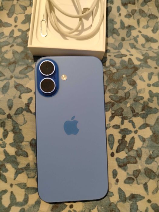 iPhone 16 128gb,baterie 100%