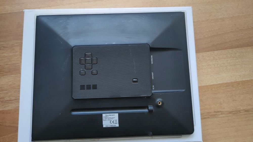 Cadrul foto digital Sandstrøm – elegant și modern