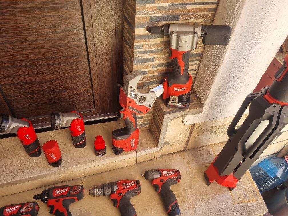 Milwaukee M12 инструменти