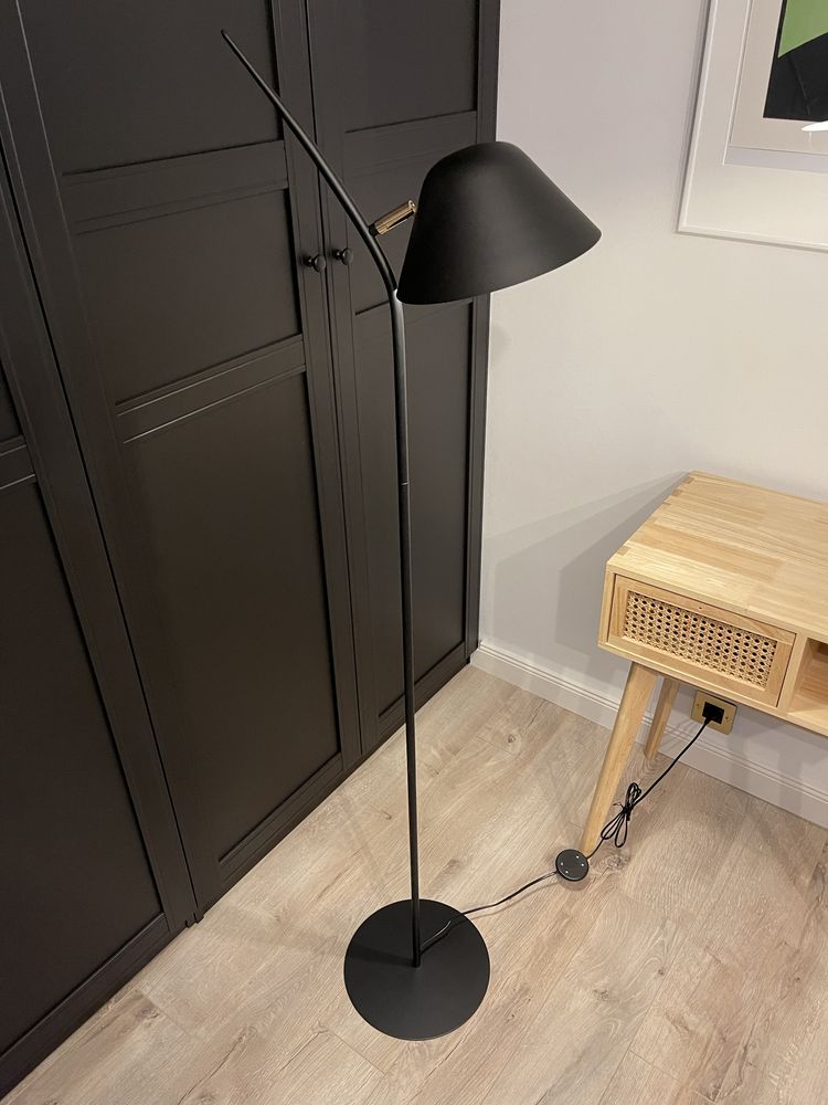 Lampadar negru din metal 152 cm Aurelia Kave Home