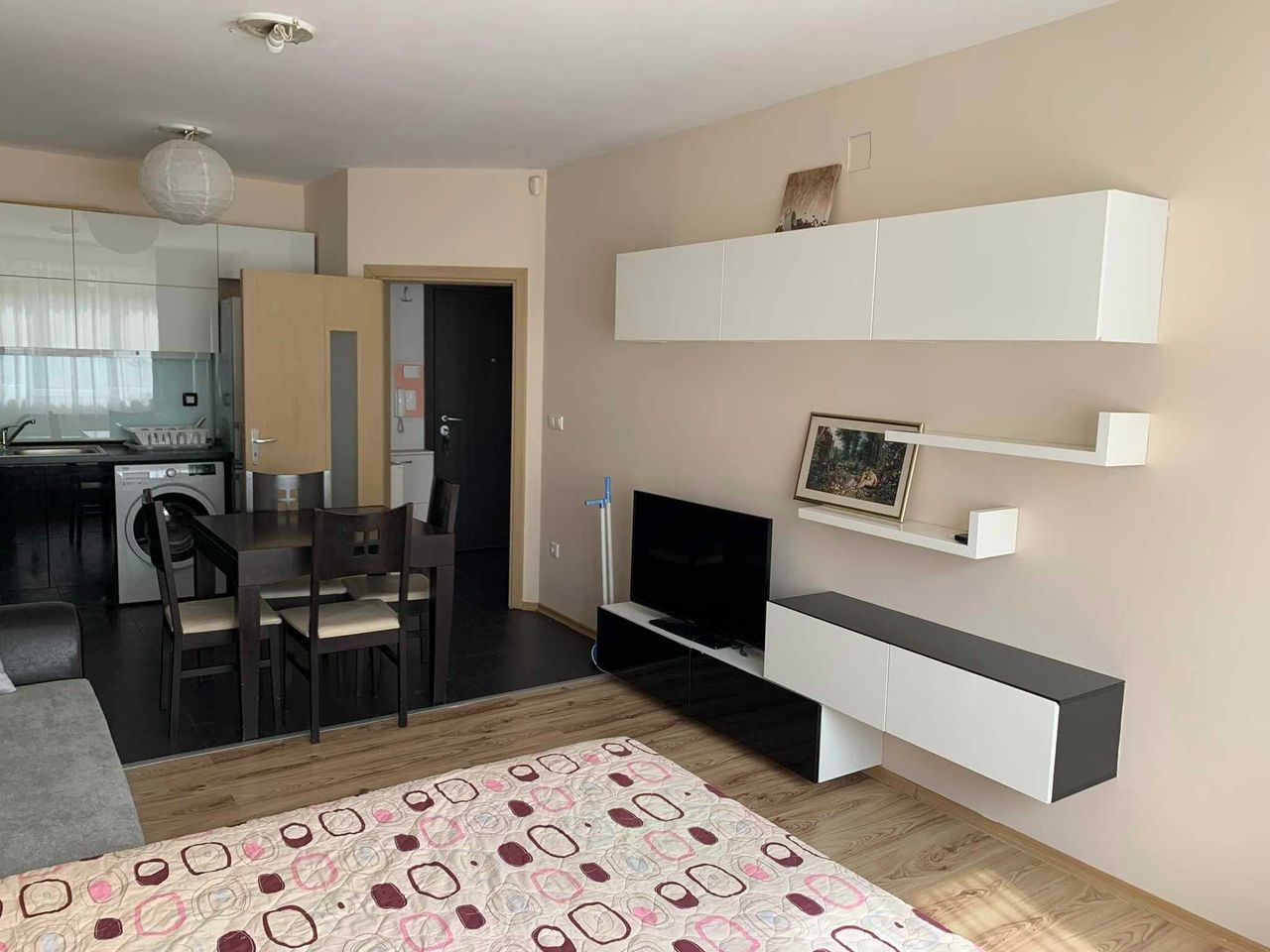 Дава се под наем Двустаен апартамент в София, Красно село - 62 кв.м за 500 € - Снимка #1