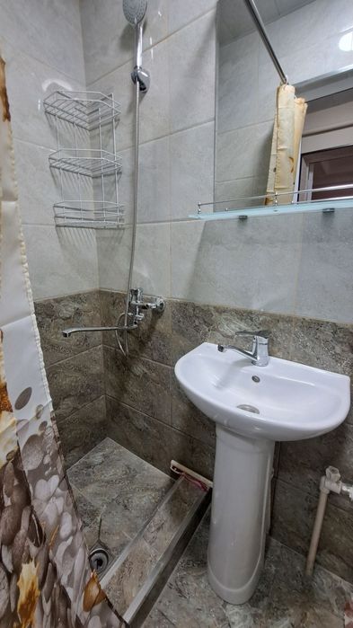 Чирчик шахар 
Троицкий 13-мактаб ёнида
#1-хона 1-этаж 
Квартира иж