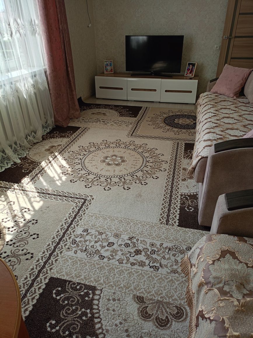 Продам ковёр в отличном состоянии