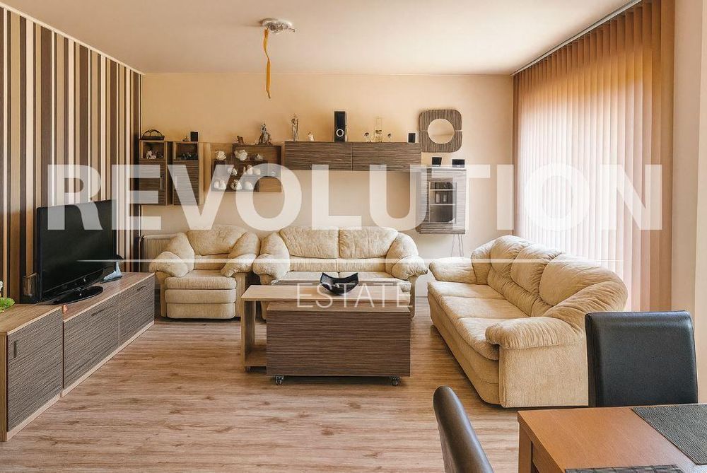 Къща в район извън Варна!