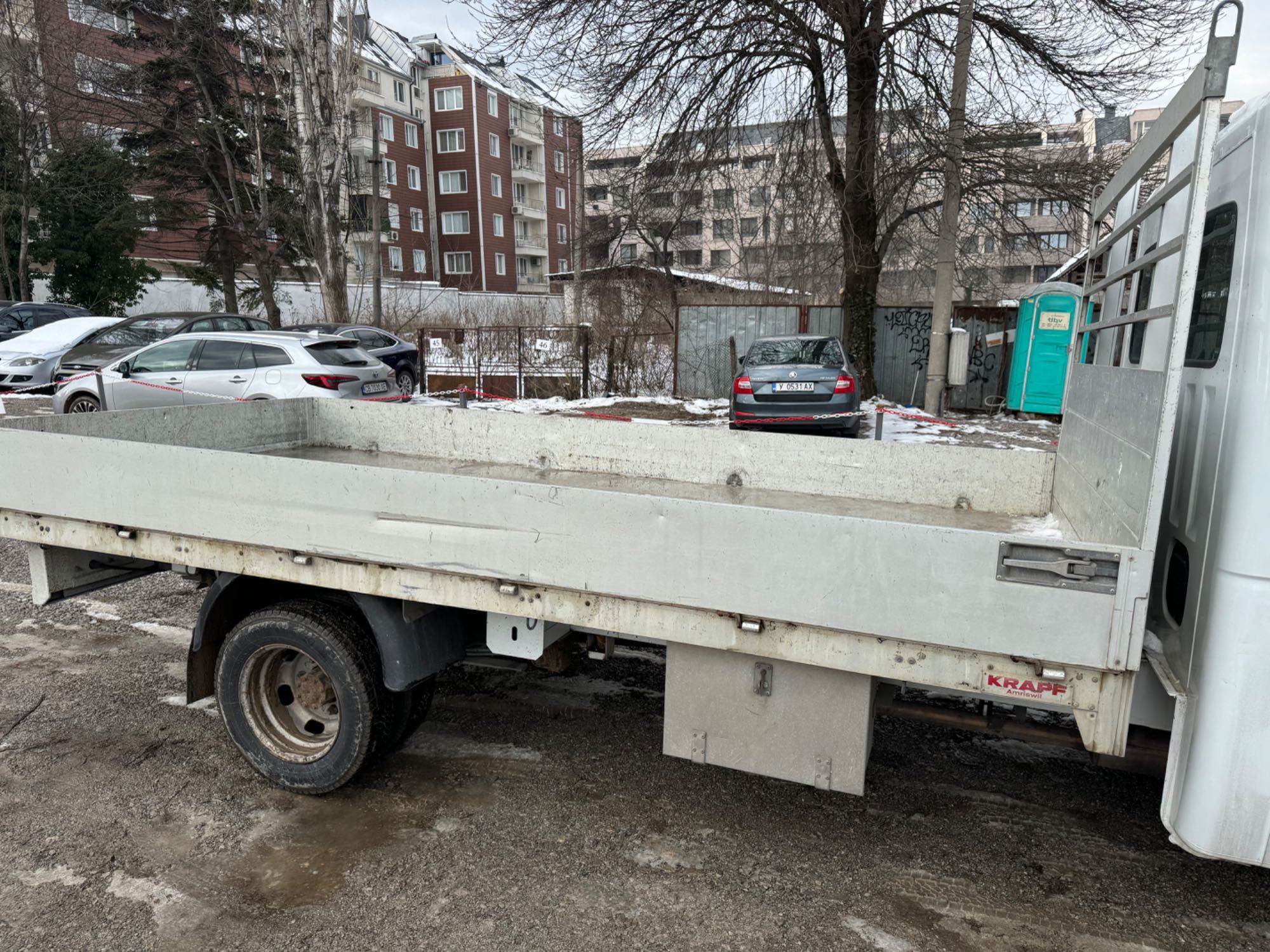 Транспортни услуги с бордови камион / бус, товарно такси