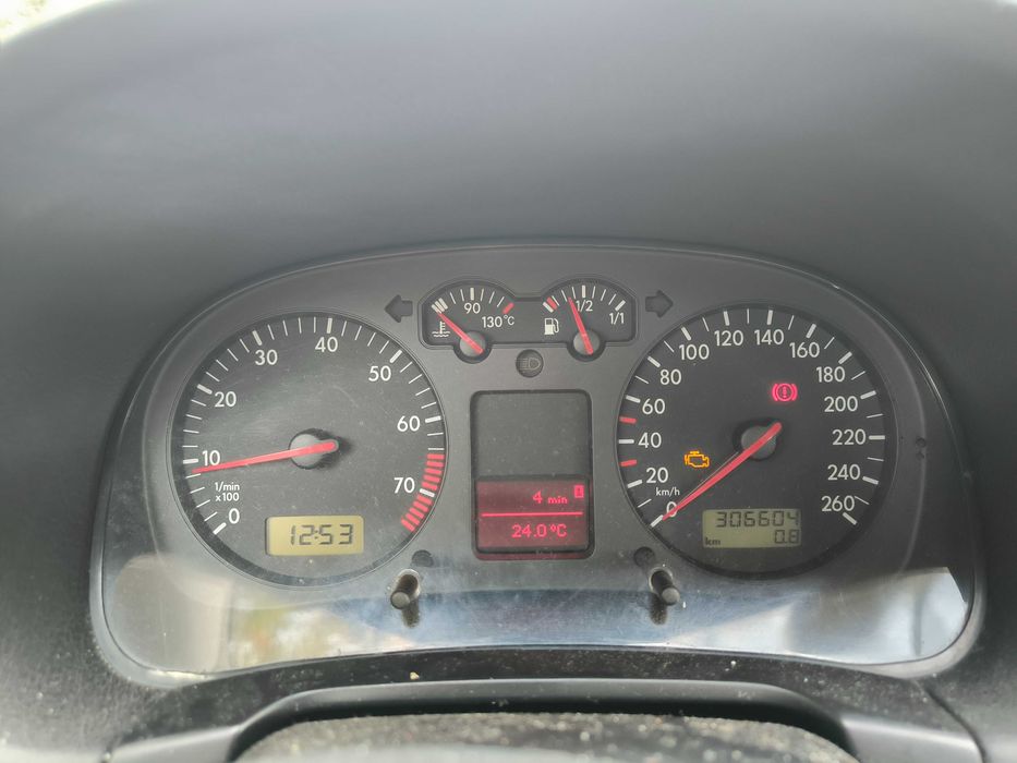 VW Golf 4 Gri 1.6 Benzina