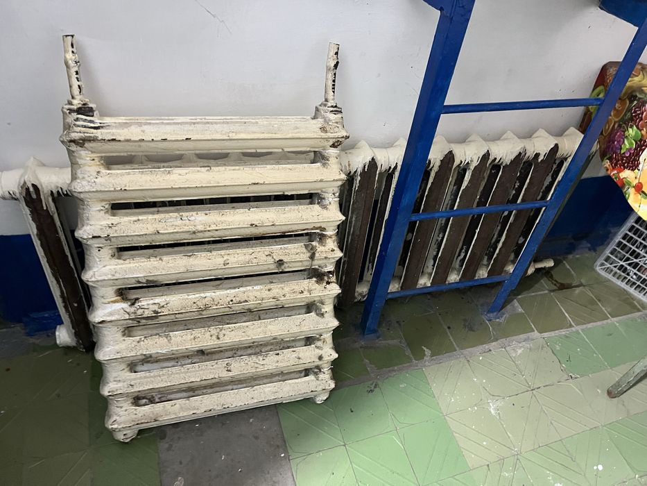 Радиаторы чугунные 8,7и 2 по 14 секций