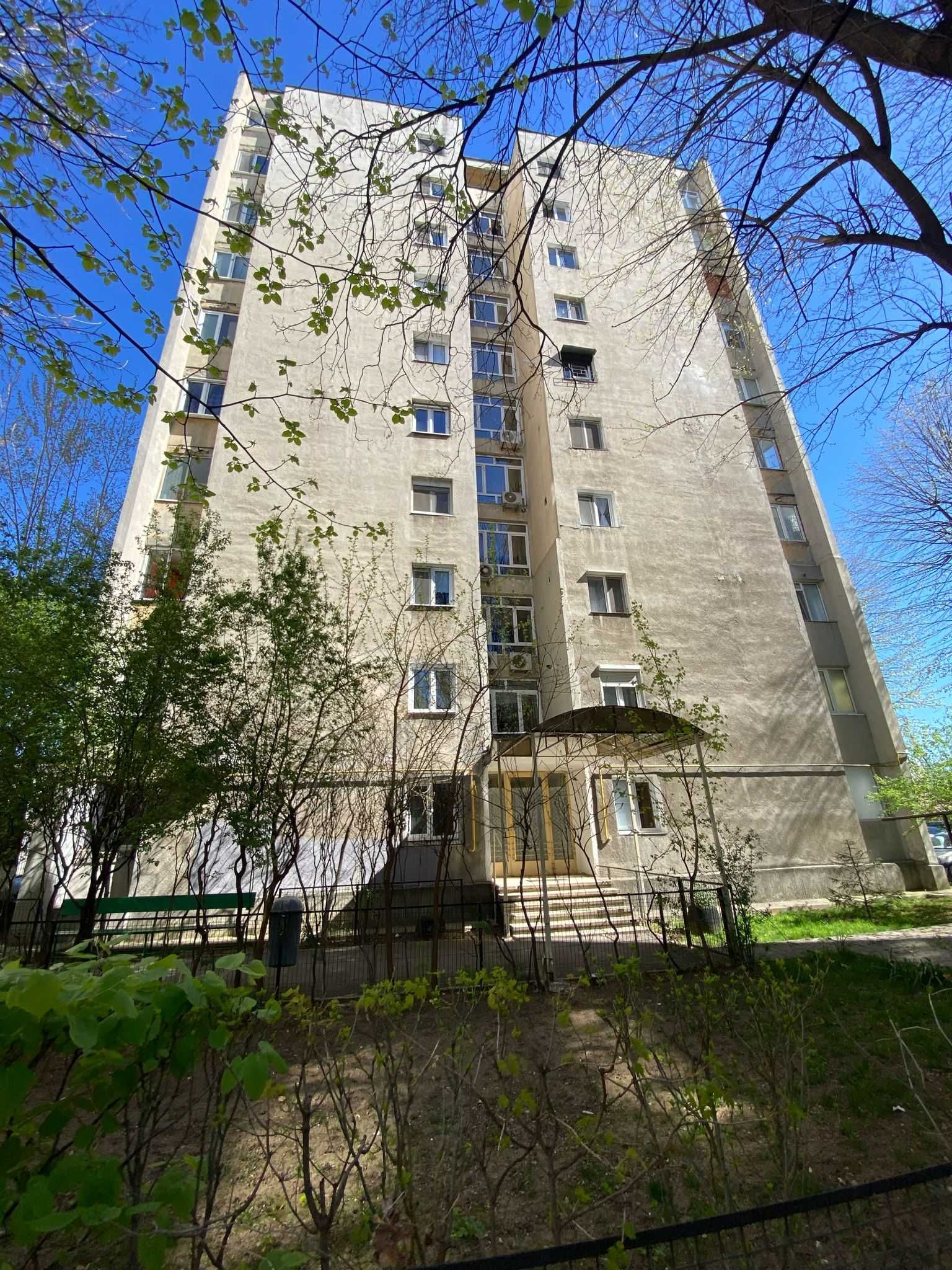 Apartament de vanzare cu 2 camere in zona Piata Sudului