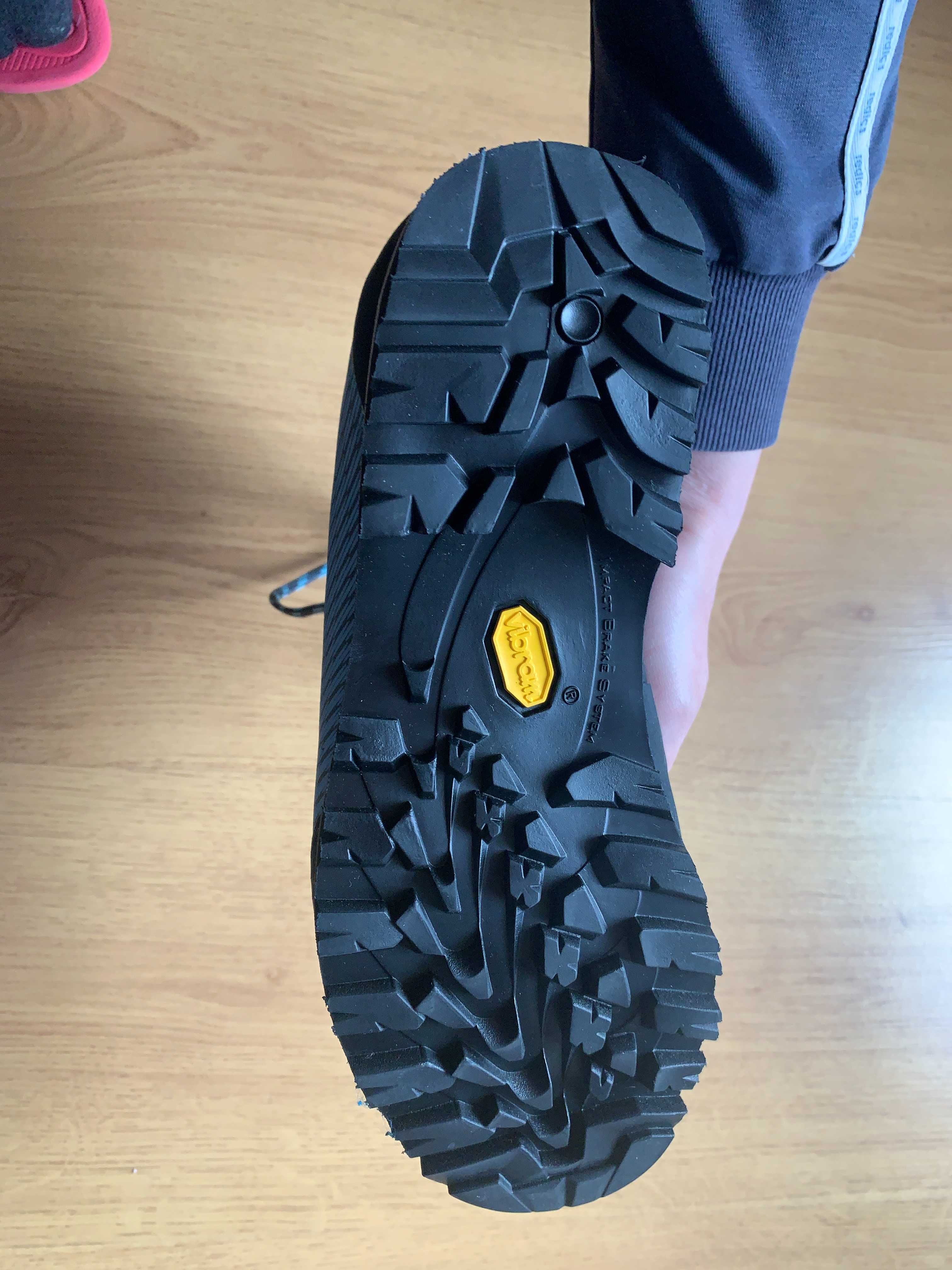 Туристически обувки La Sportiva