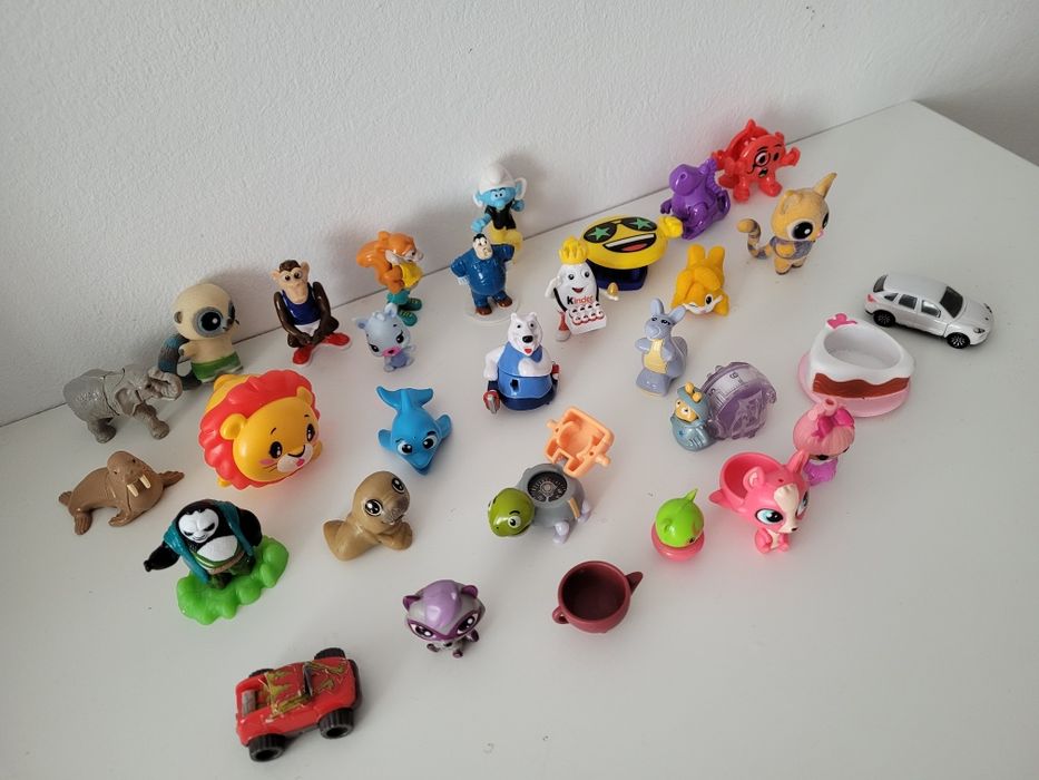 Ou +Lot 30 figurine Kinder Surprise