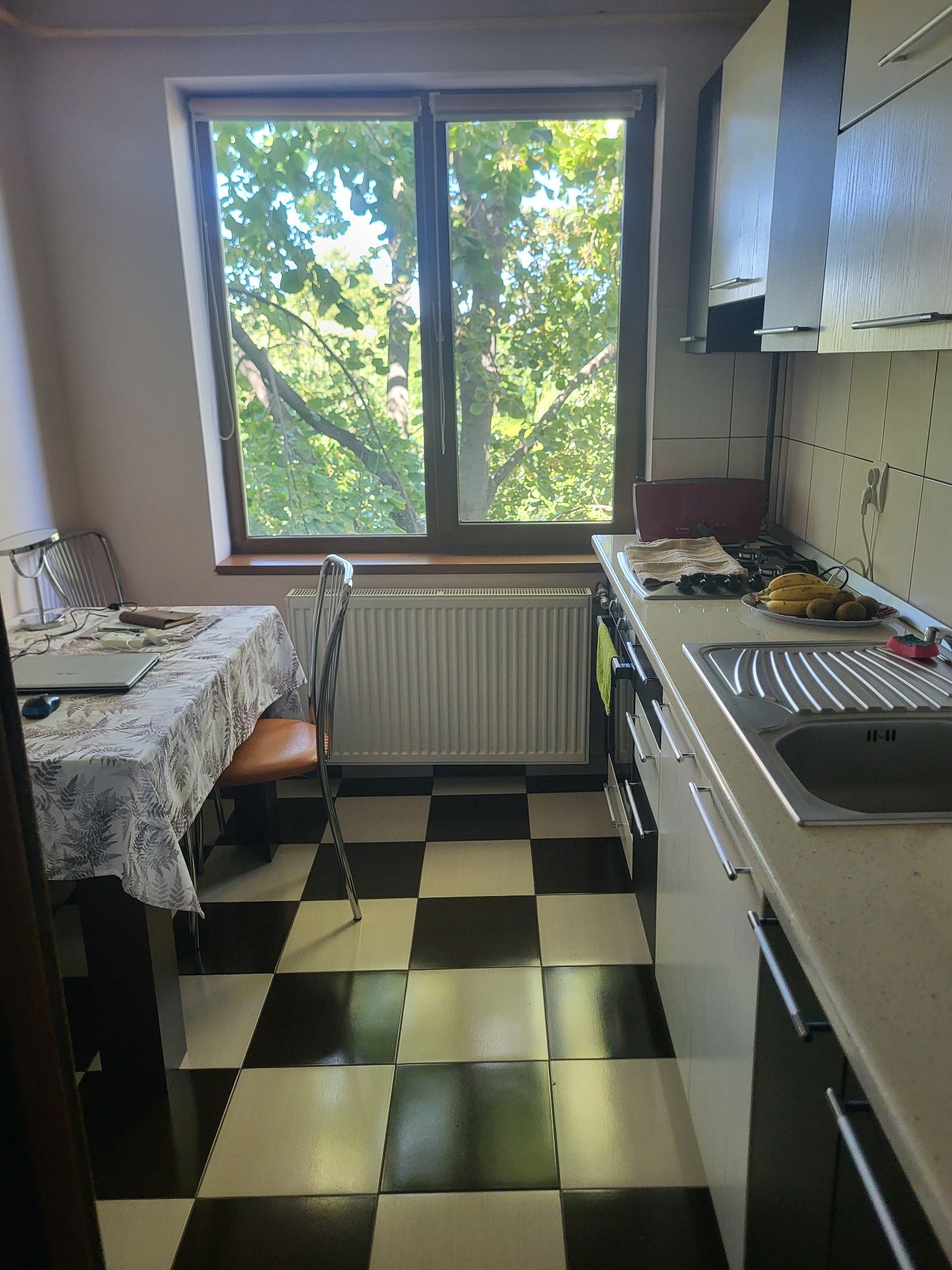 Inchiriez apartament ulacentral. 3 camere Bulevardul Inde