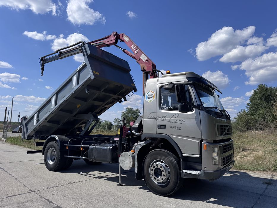 Camion Basculabil si macara VOLVO