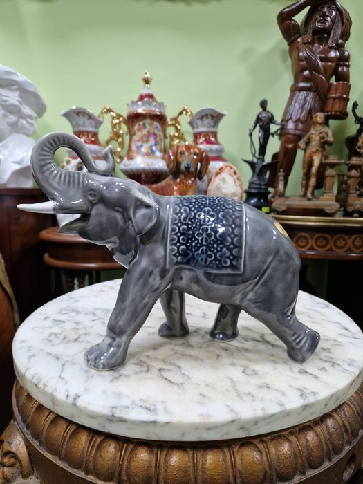 Страхотна антикварна колекционерска порцеланова фигура статуетка