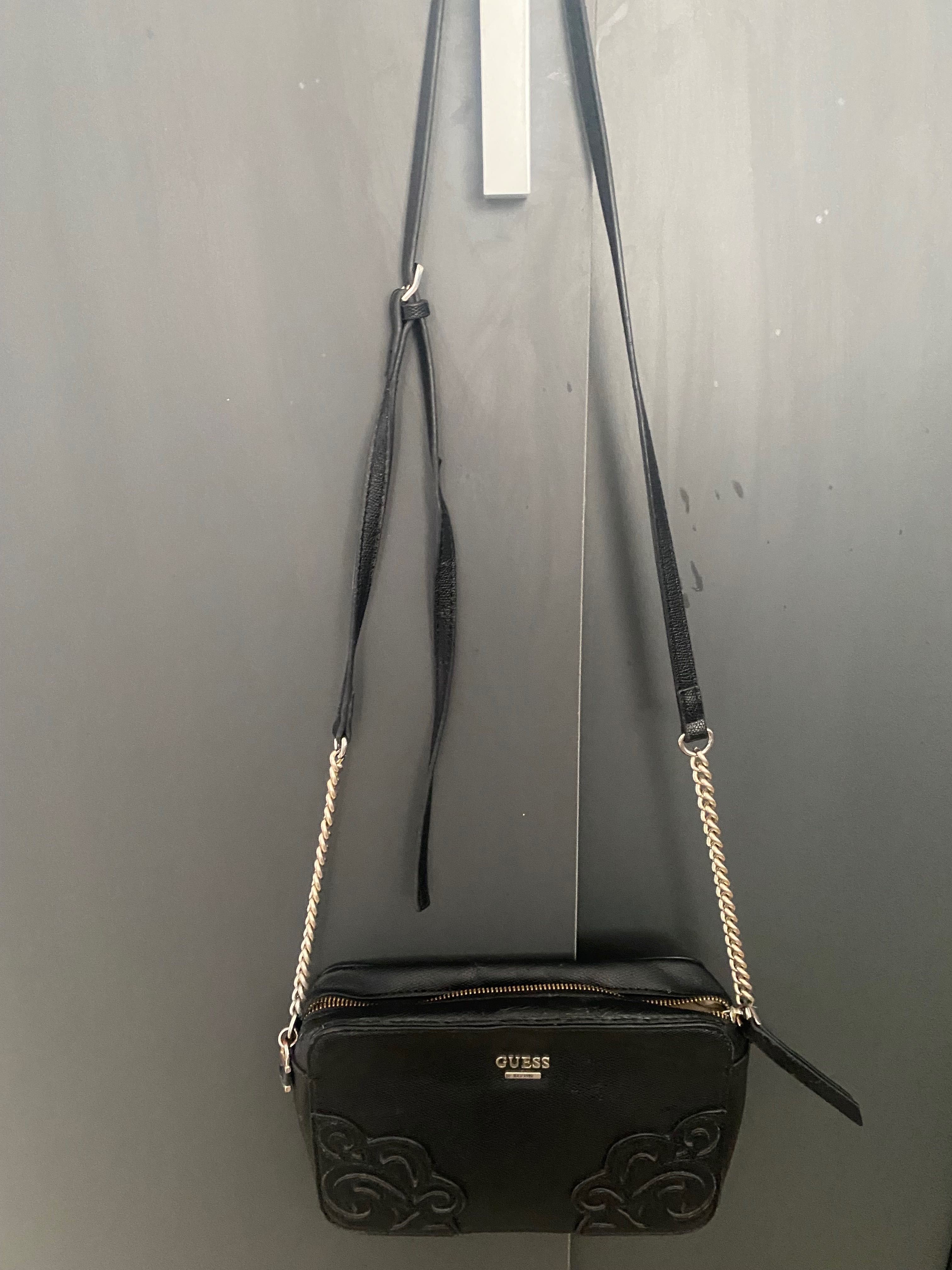 Оригинална чанта Guess
