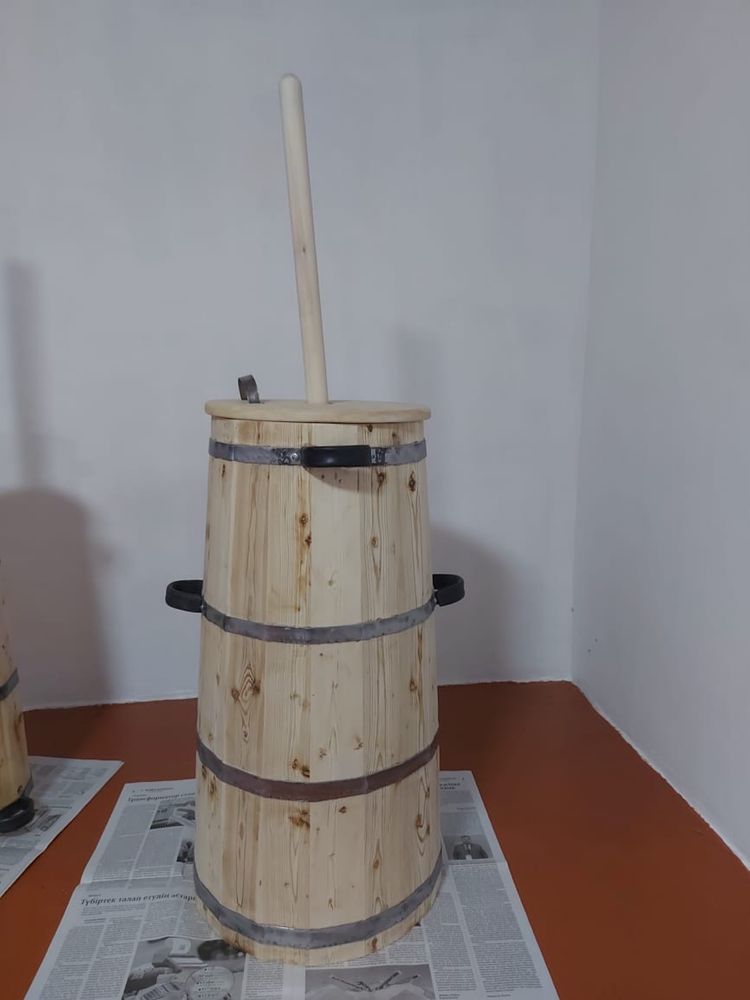 Әр түрлі ағаштан.Әр түрлі өлшемде 20 литр,100 литр арасында.