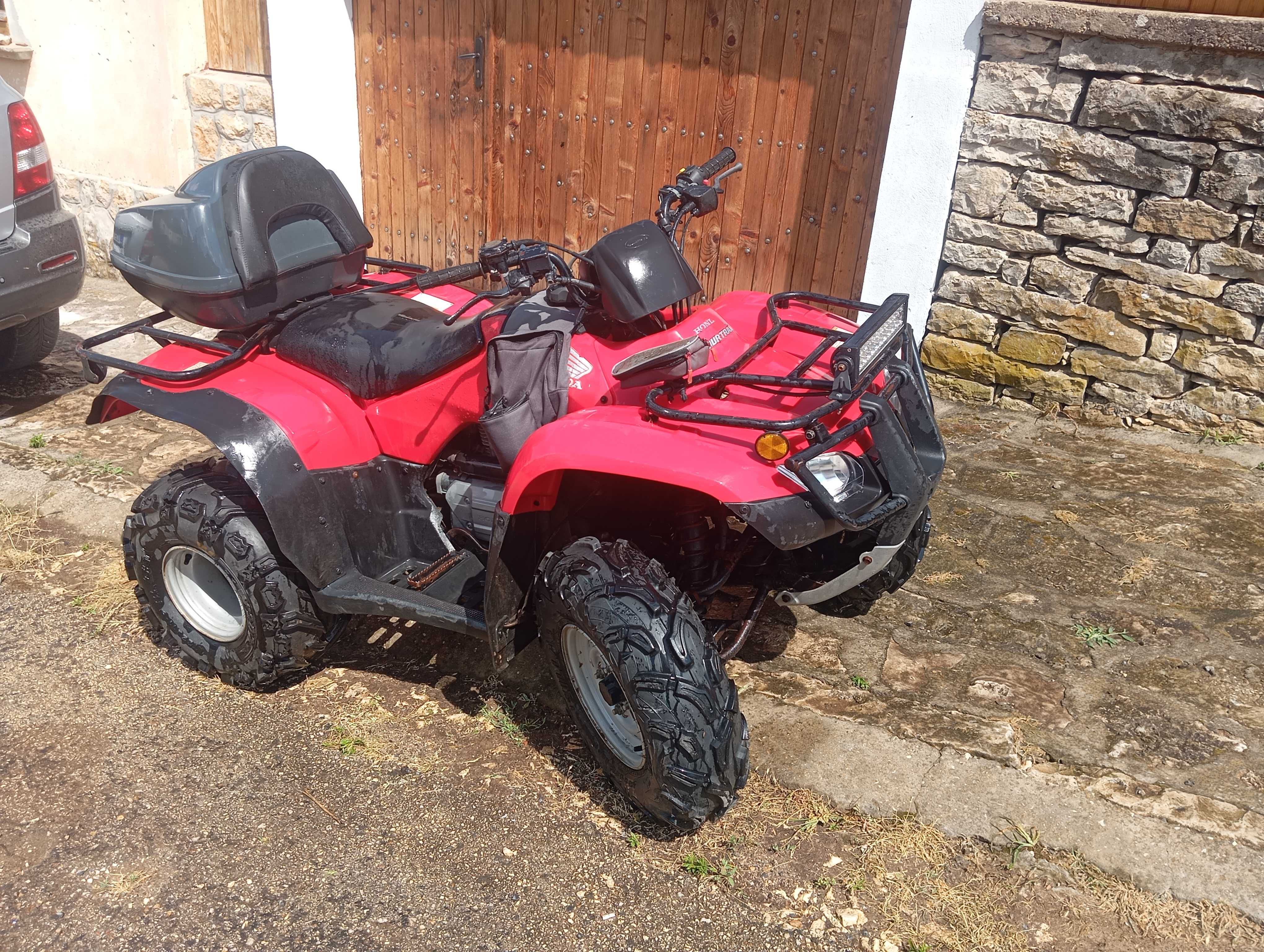 Продавам Honda TRX 250 TM,2x4 със платформа
