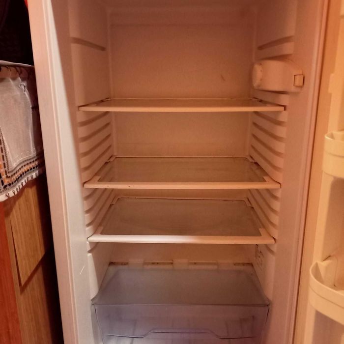 Хладилник с фризерна част