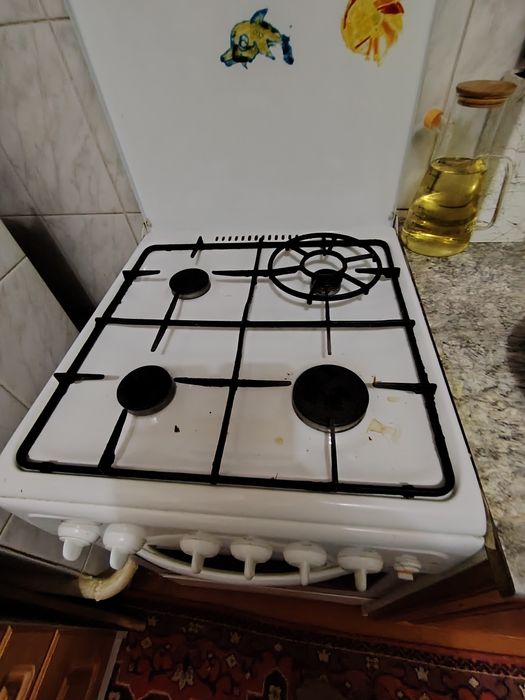 Продам газовую плиту.