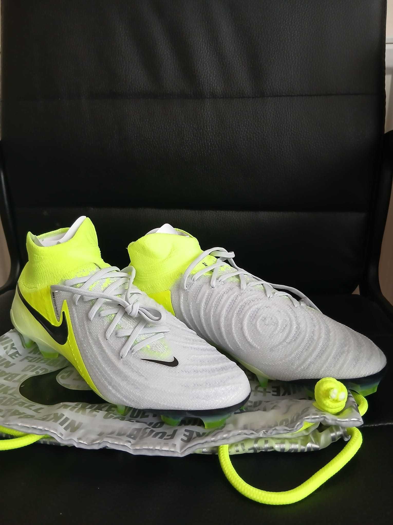 Футболни обувки Nike Phantom Luna