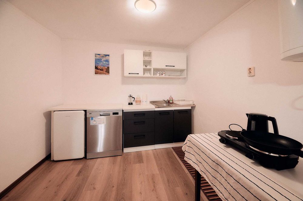 casa saseasca cu curte, gradina mare si pivnita zidita