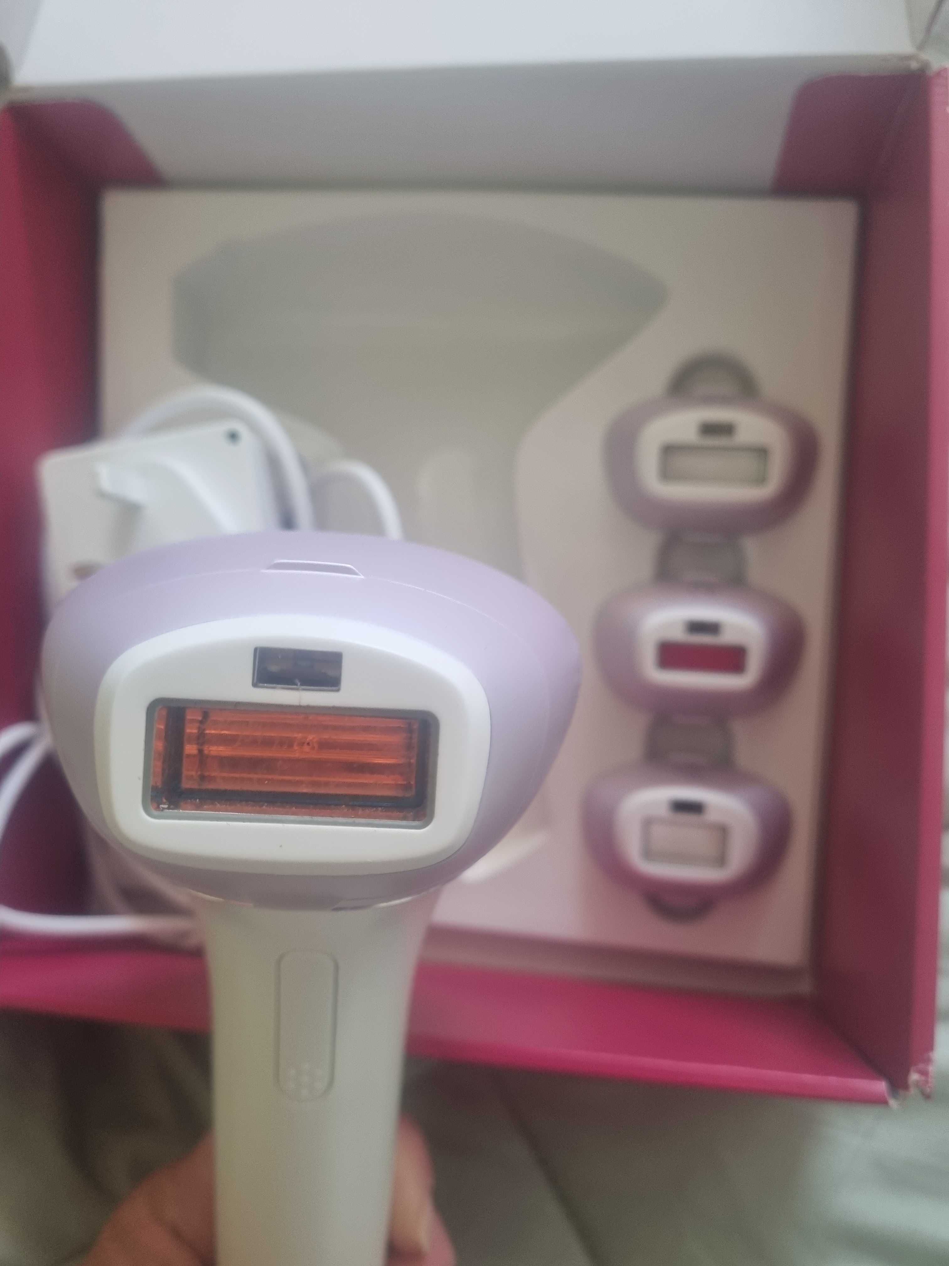 Фотоепилатор IPL Philips Lumea Seria 8000 BRI947