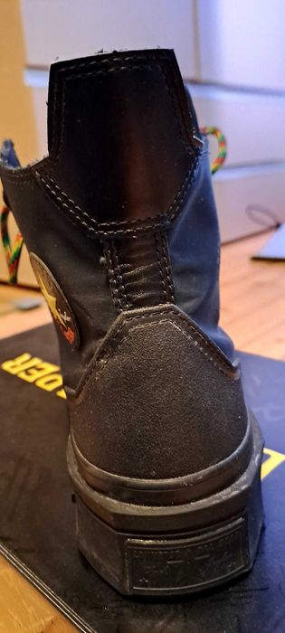 Продавам обувки Converse