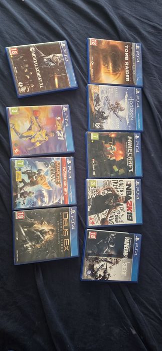 Продавам ps 4 с контролер и игри