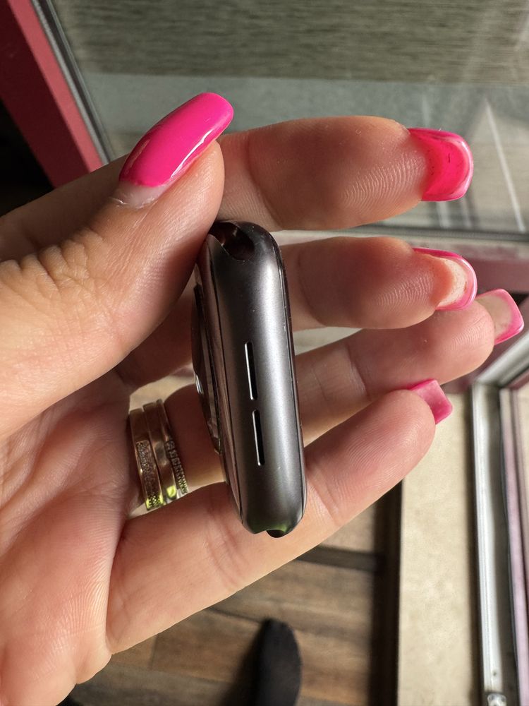 Смарт часовник Apple watch SE