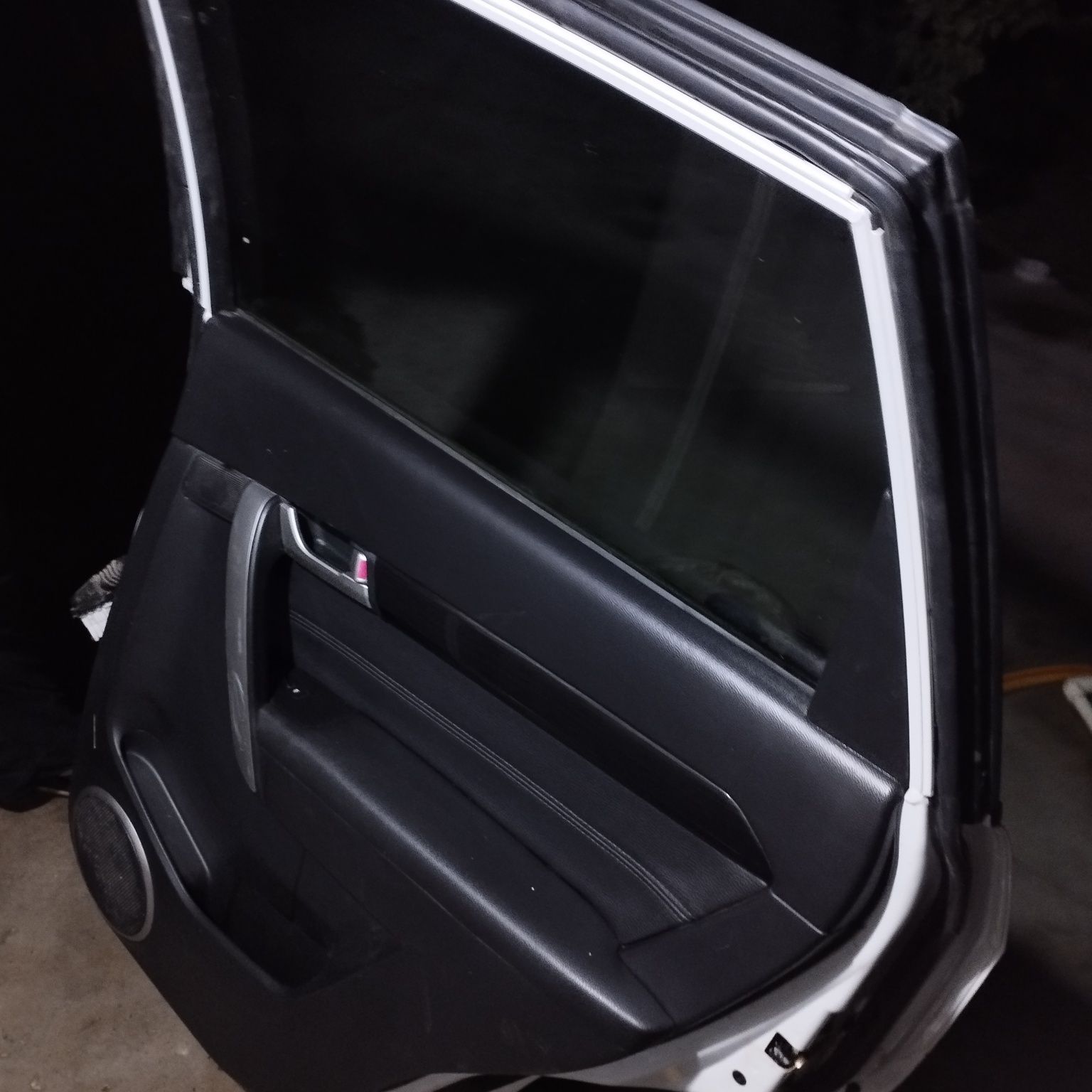 Captiva 3 18000 yurgan captivaniki orqa oʻng eshik radnoy kraska