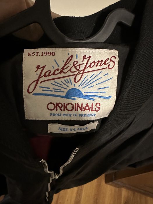 Яке Jack & Jones - тип бомбер