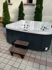 Lotus bay jacuzzi exterior